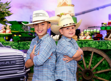 Leonardo 10 anos e Lorenzo 4 anos